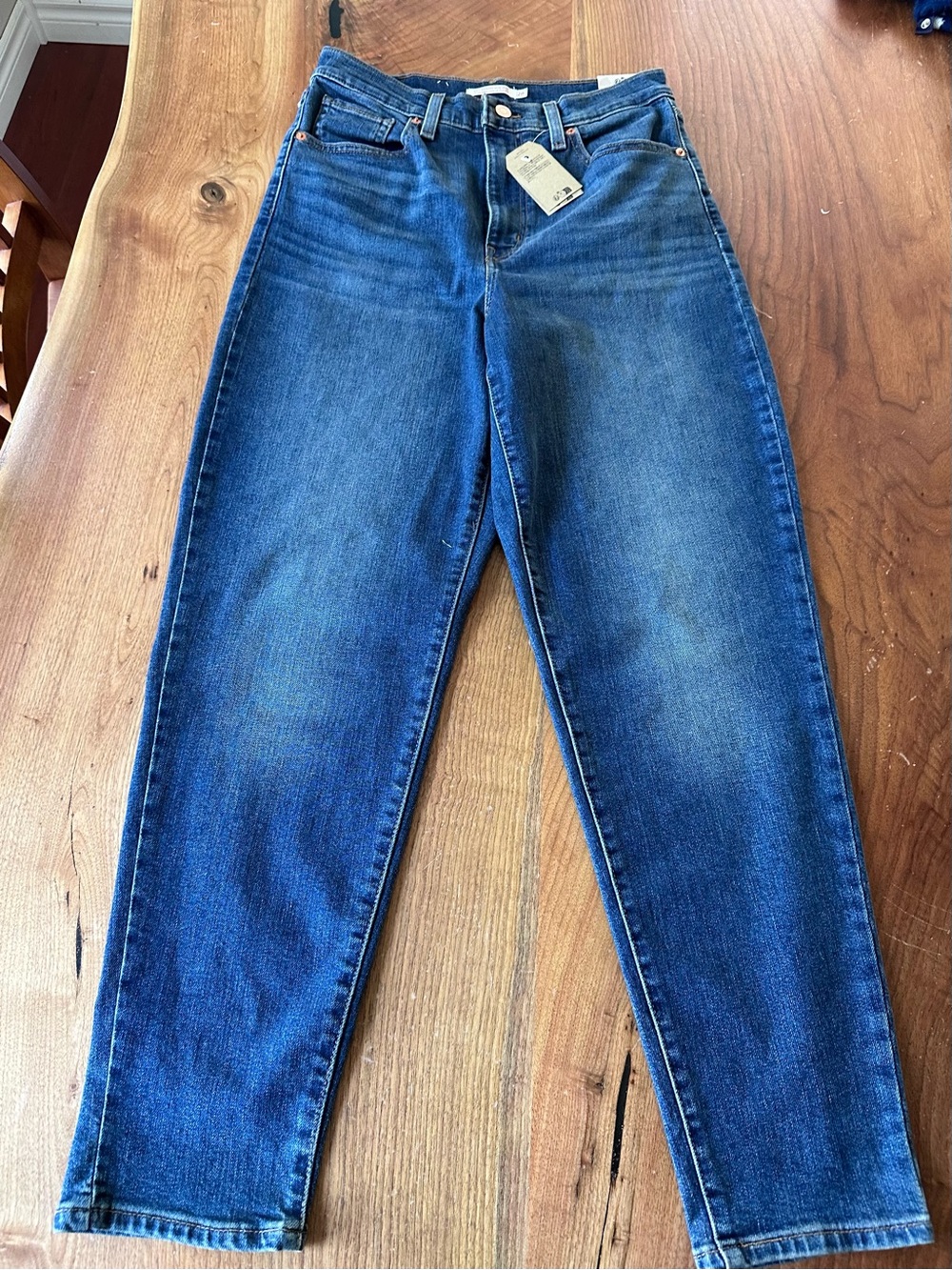 Levi's Women's High-waisted  Mom Jean in Medium Blue